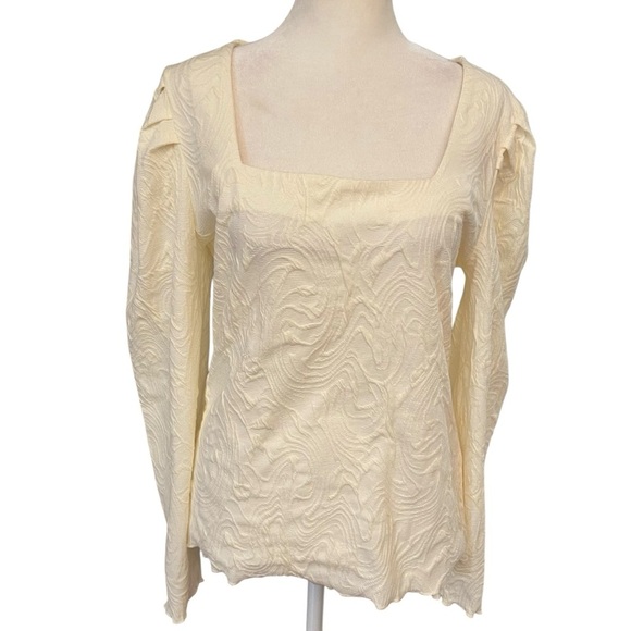Cyrus Ladies Long Sleeve Pullover Blouse Size Medium Cream Textured Stretch - Picture 1 of 9